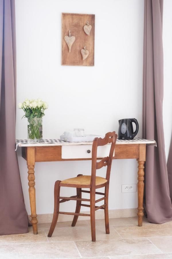 L'Ostal - Bed & Breakfast - Chambres Et Suites De 25 A 40M2 - Spa Saint-Hilaire-dʼOzilhan Zewnętrze zdjęcie