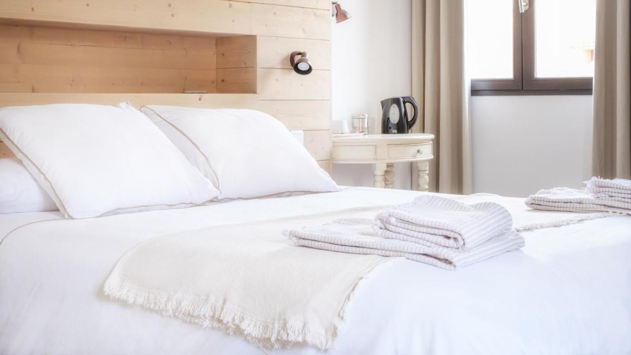 L'Ostal - Bed & Breakfast - Chambres Et Suites De 25 A 40M2 - Spa Saint-Hilaire-dʼOzilhan Zewnętrze zdjęcie
