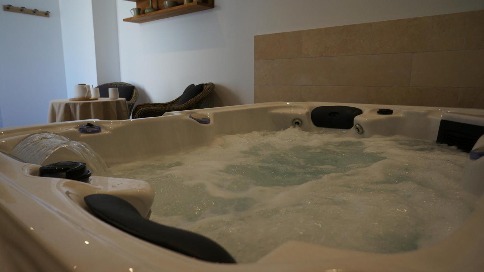 L'Ostal - Bed & Breakfast - Chambres Et Suites De 25 A 40M2 - Spa Saint-Hilaire-dʼOzilhan Zewnętrze zdjęcie