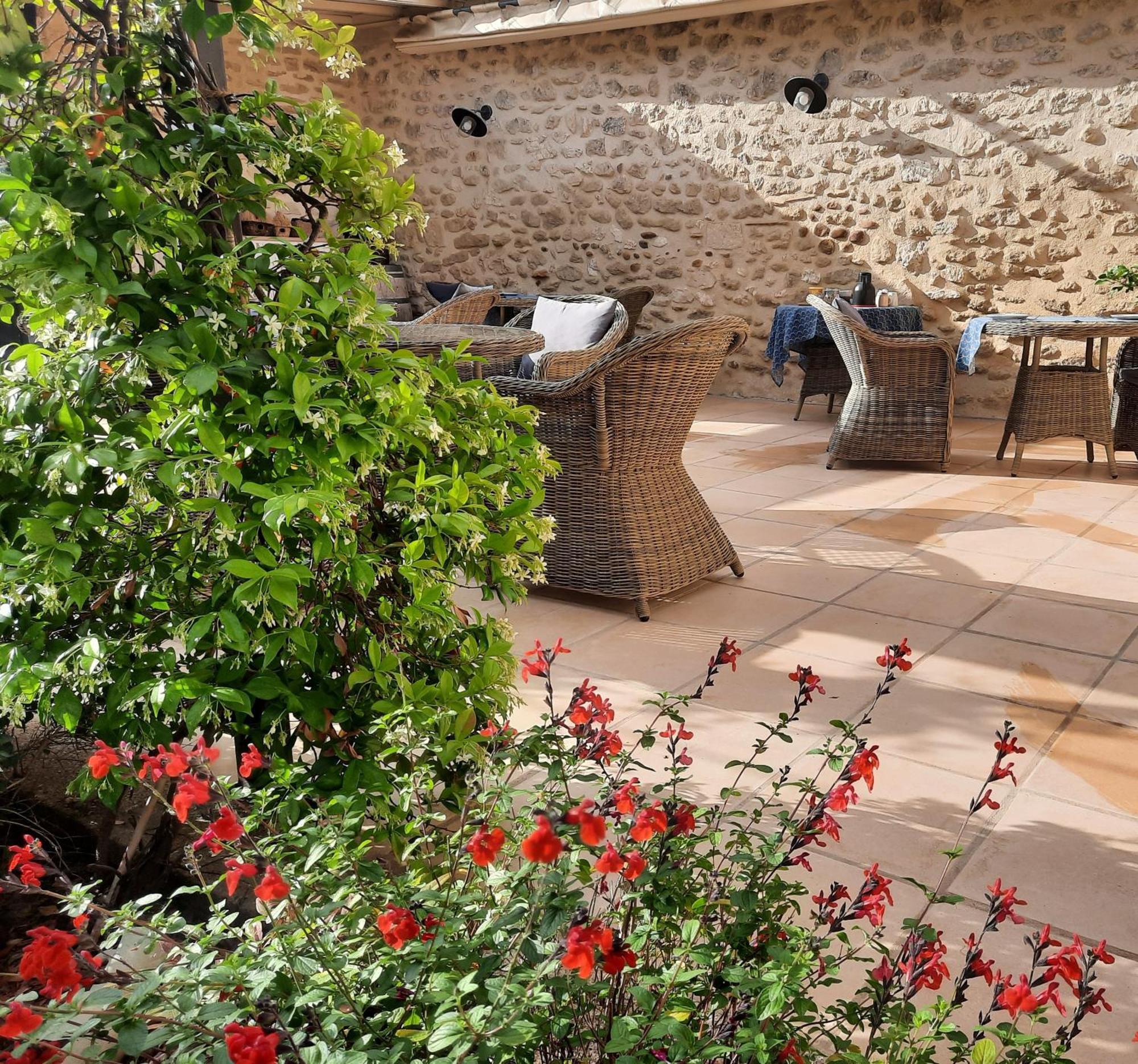 L'Ostal - Bed & Breakfast - Chambres Et Suites De 25 A 40M2 - Spa Saint-Hilaire-dʼOzilhan Zewnętrze zdjęcie